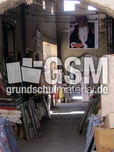 137 Basar mit Sultanbild, Qaboos.JPG